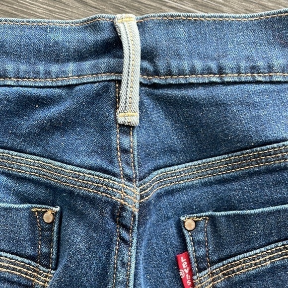 ⭐️HP⭐️ Sz6 Levi’s medium blue wash denim capris EUC - Picture 8 of 8